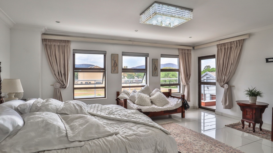 6 Bedroom Property for Sale in The Coves North West